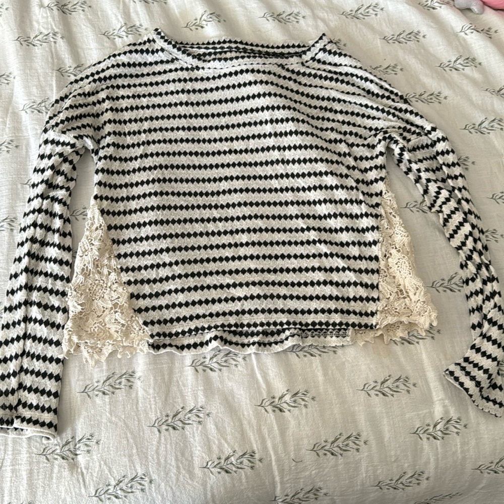Black & white blouse